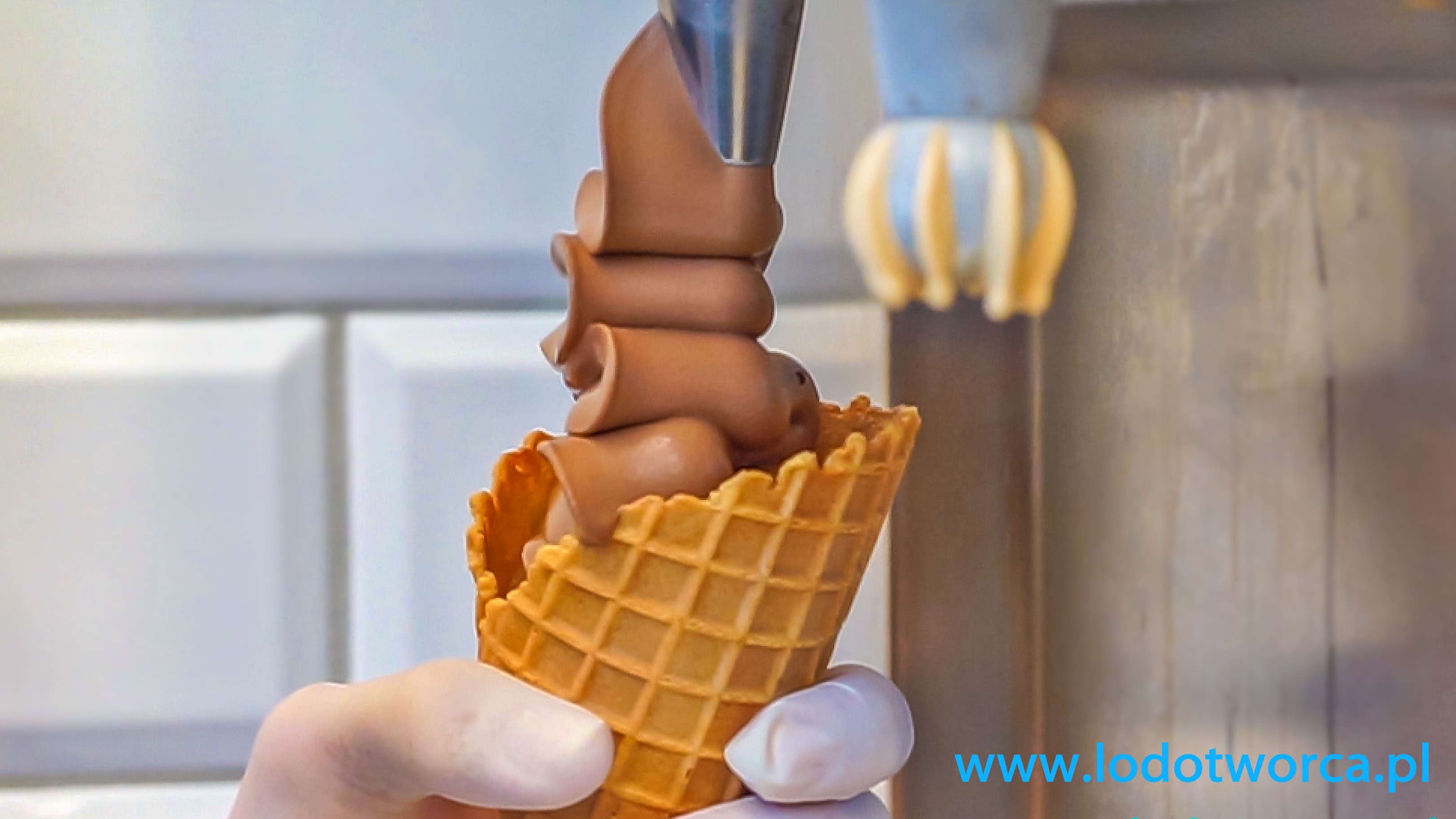 Lody włoskie Rzeszów - czekolada - lodziarnia Lodotwórca ice cream shop.jpg