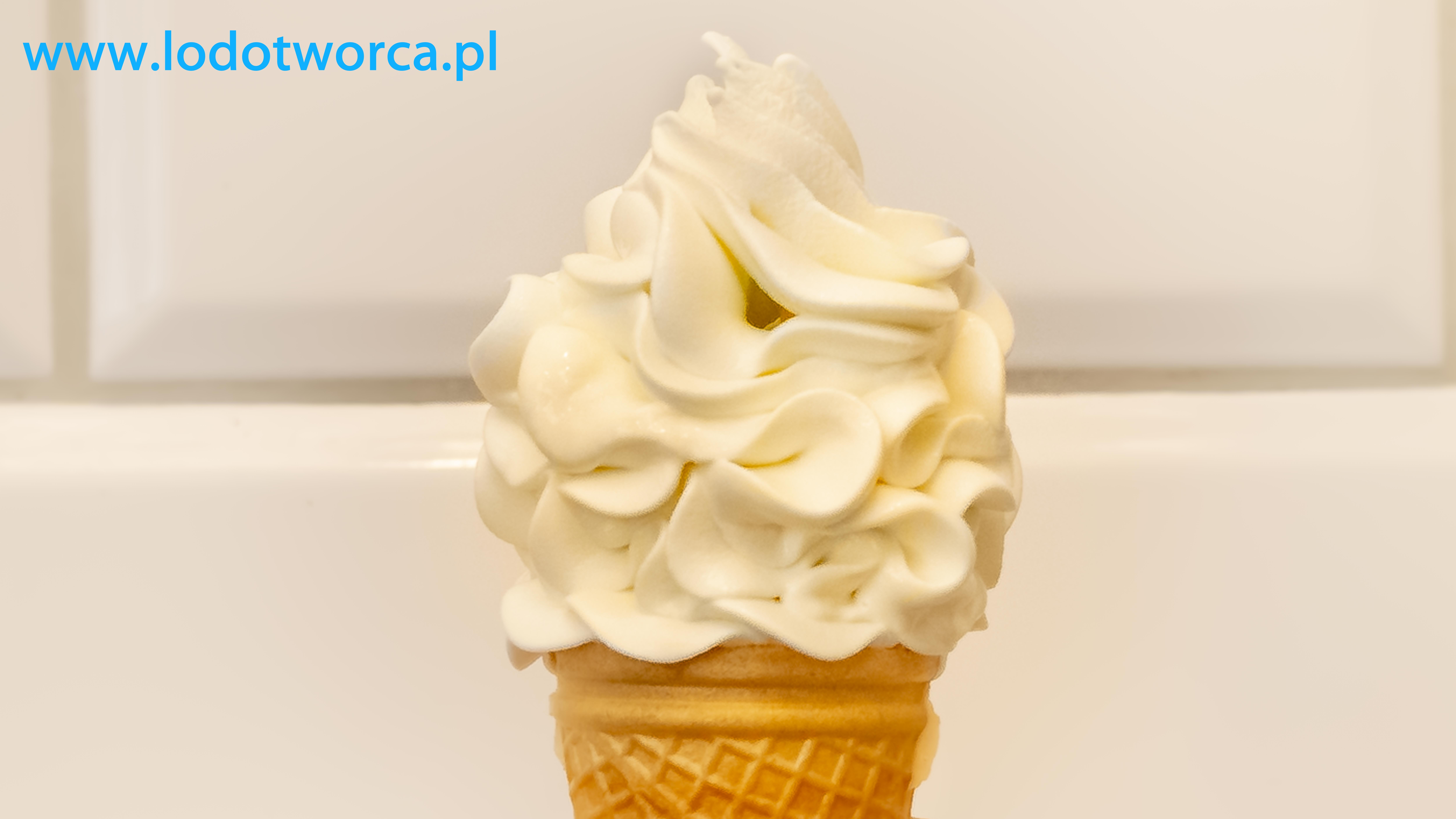 Lody włoskie Rzeszów lodziarnia  rynek w Rzeszowie flurry ice cream shop Lodotwórca gelato sorbet milk shake kawa affogato centrum Rzeszowa mrożony jogurt bita śmietana.jpg