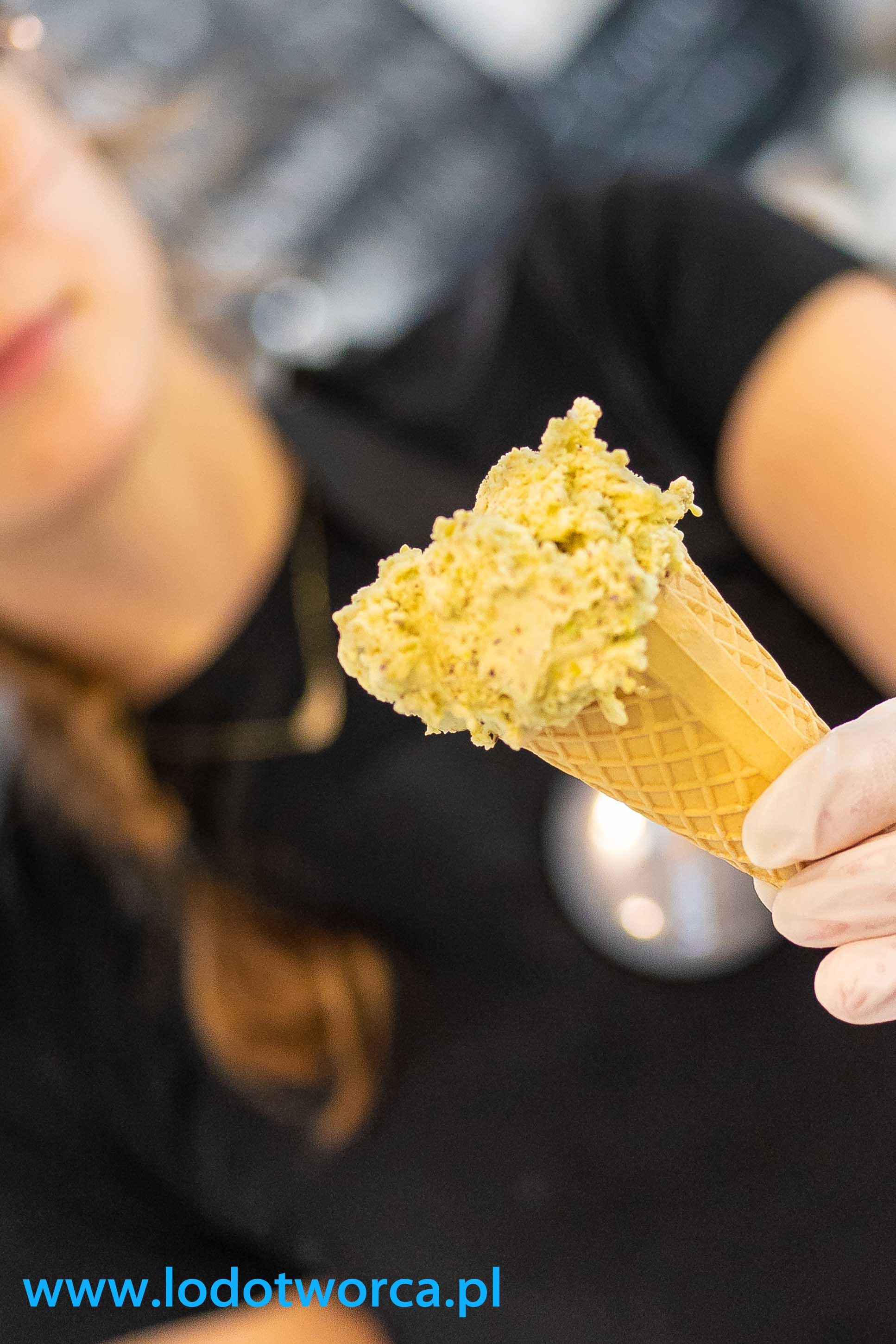 Lody Rzeszów - pistacja Lodotwórca lodziarnia jogurteria kawiarnia shake milkshake mrożonyjogurt lód włoski sorbet kawa cafe rurki z kremem deser lodowy bita śmietana soki frappe posypki polewy.jpg