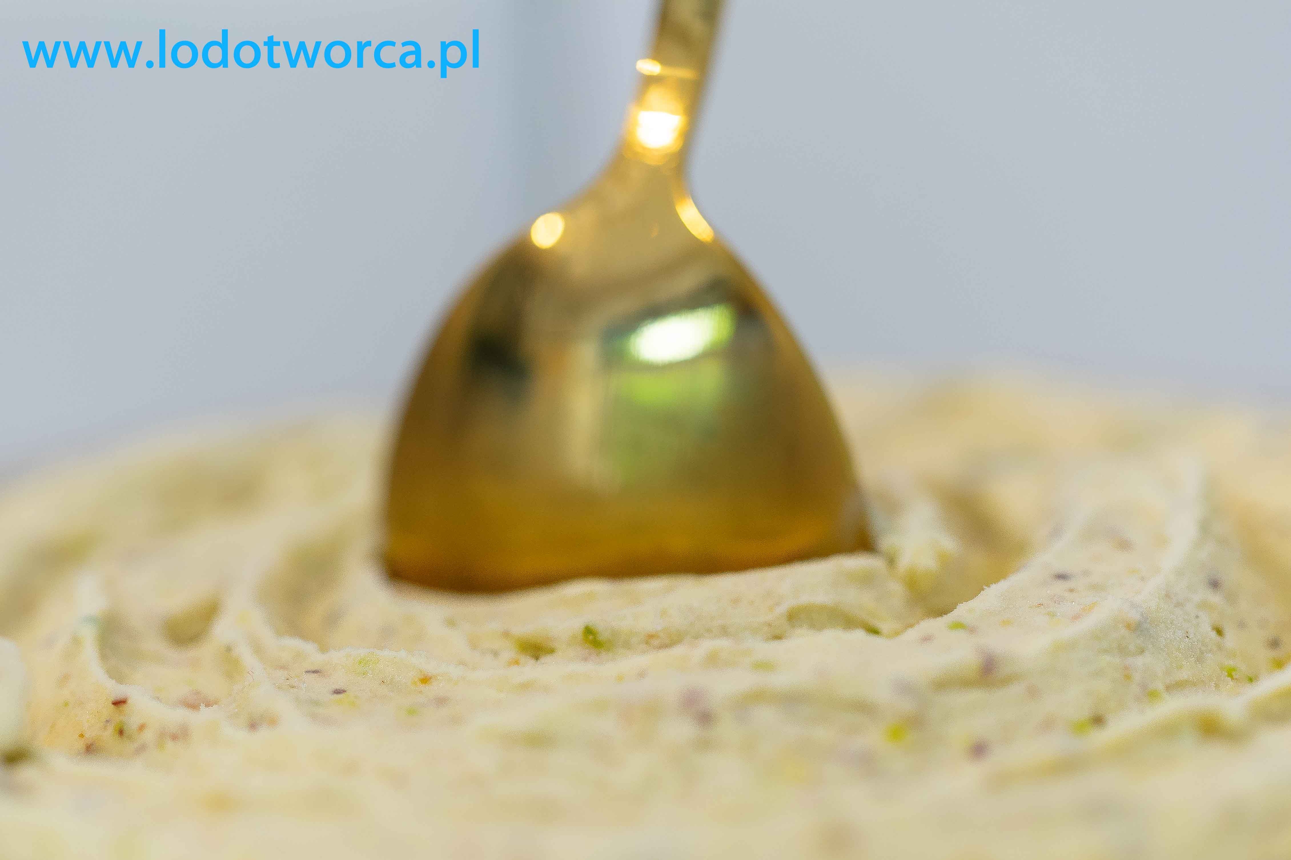 Lody pistacjowe Rzeszów lodziarnia jogurteria kawiarnia shake milkshake mrożonyjogurt lód włoski sorbet kawa cafe rurki z kremem deser lodowy bita śmietana soki frappe posypki polewy.jpg