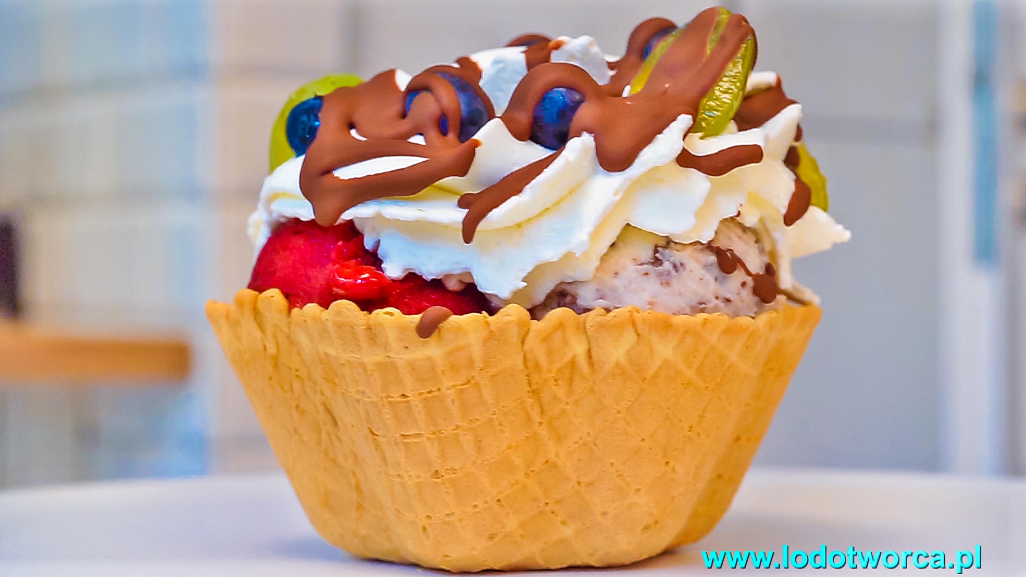 Lody Rzeszów deser lodziarnia Podkarpacie sorbety milk shake lody włoskie desery lodowe jogurteria gofry flurry lód fit lodziarnie smoothies shakes świderki granita lemoniada gelato rurki z kremem.jpg